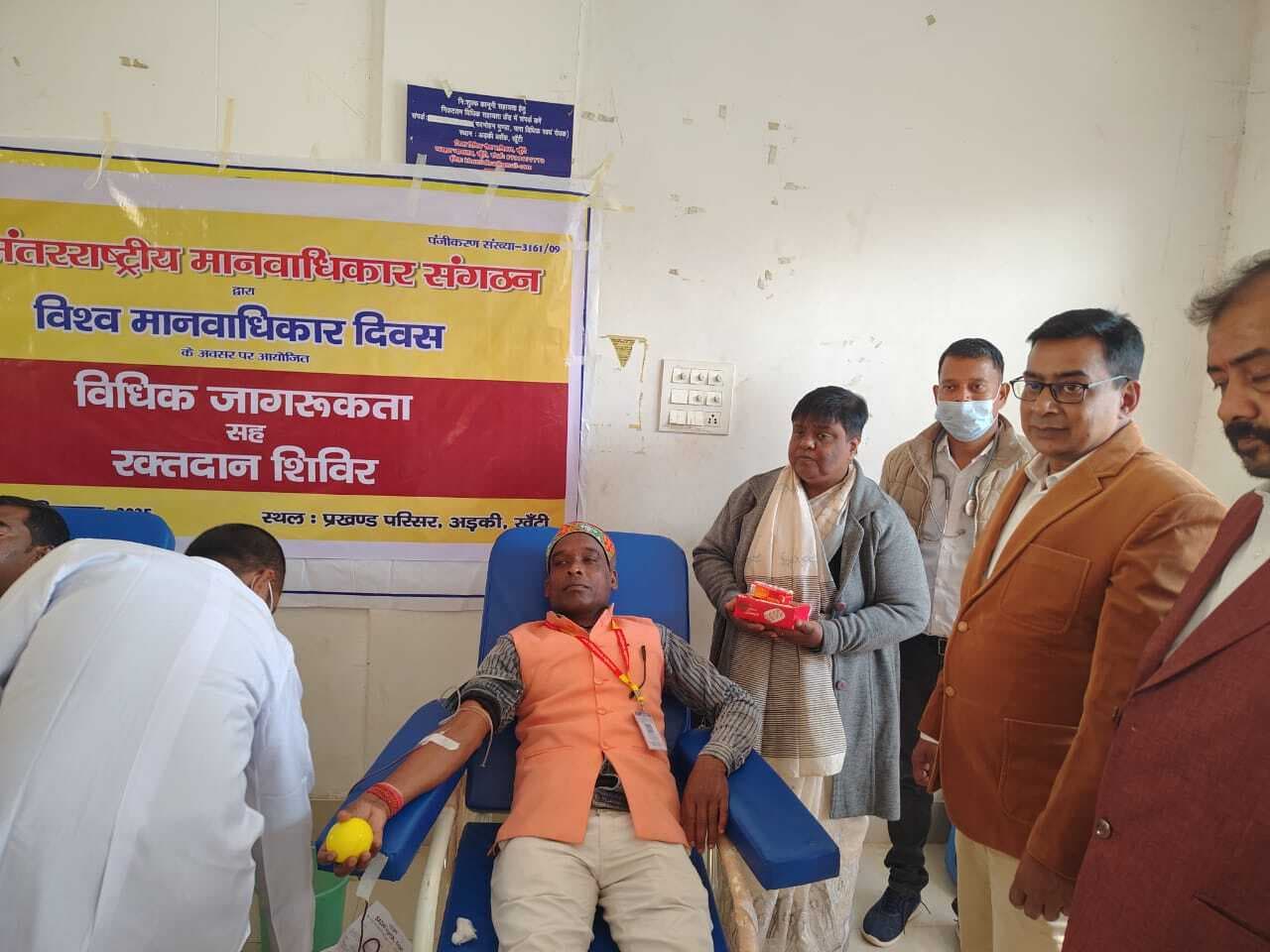 अड़की में रक्तदान शिविर, छह ने दिये रक्त