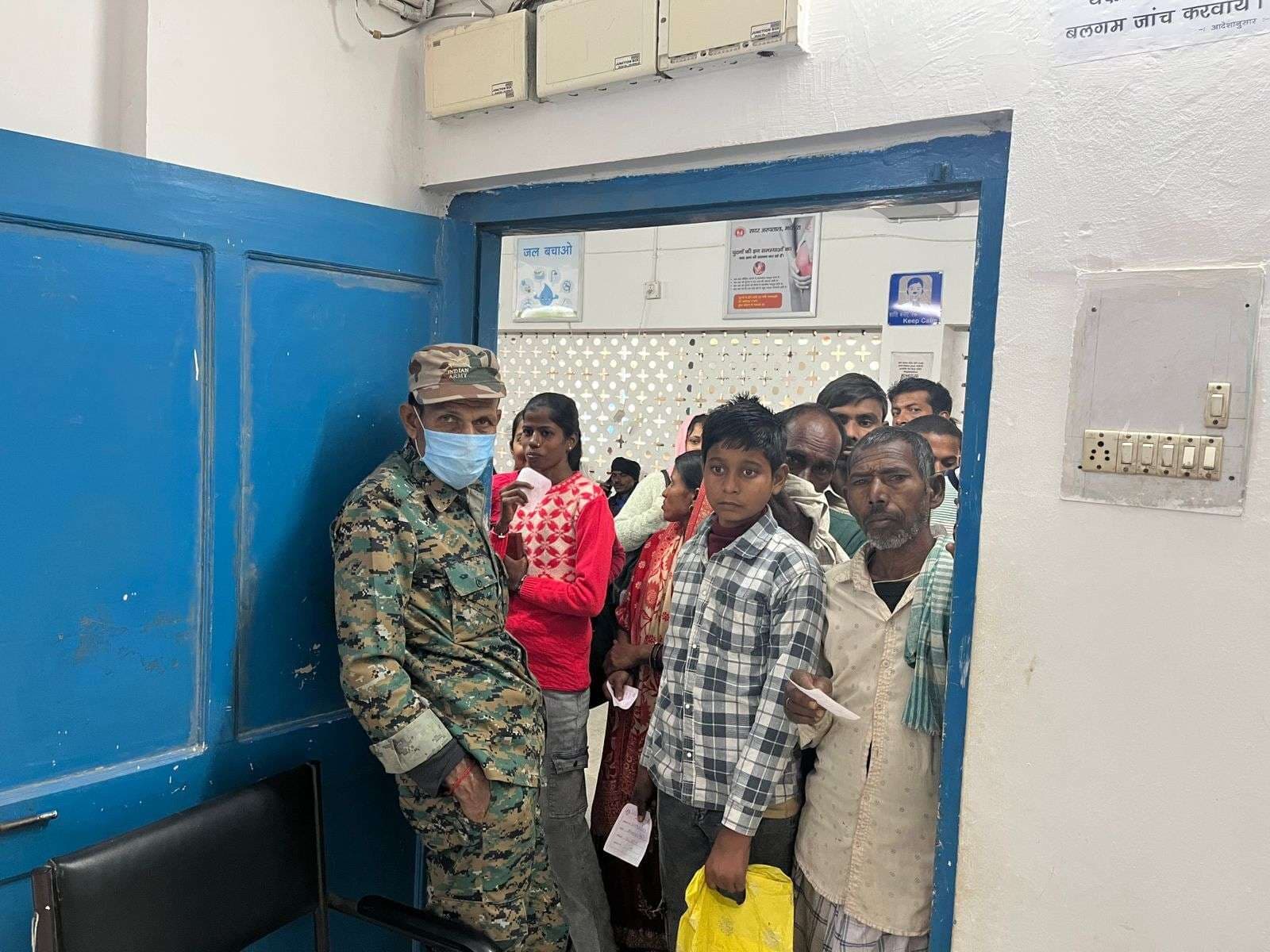 बदलते मौसम का असर, सदर अस्पताल में बढ़ने लगी मरीजों की भीड़