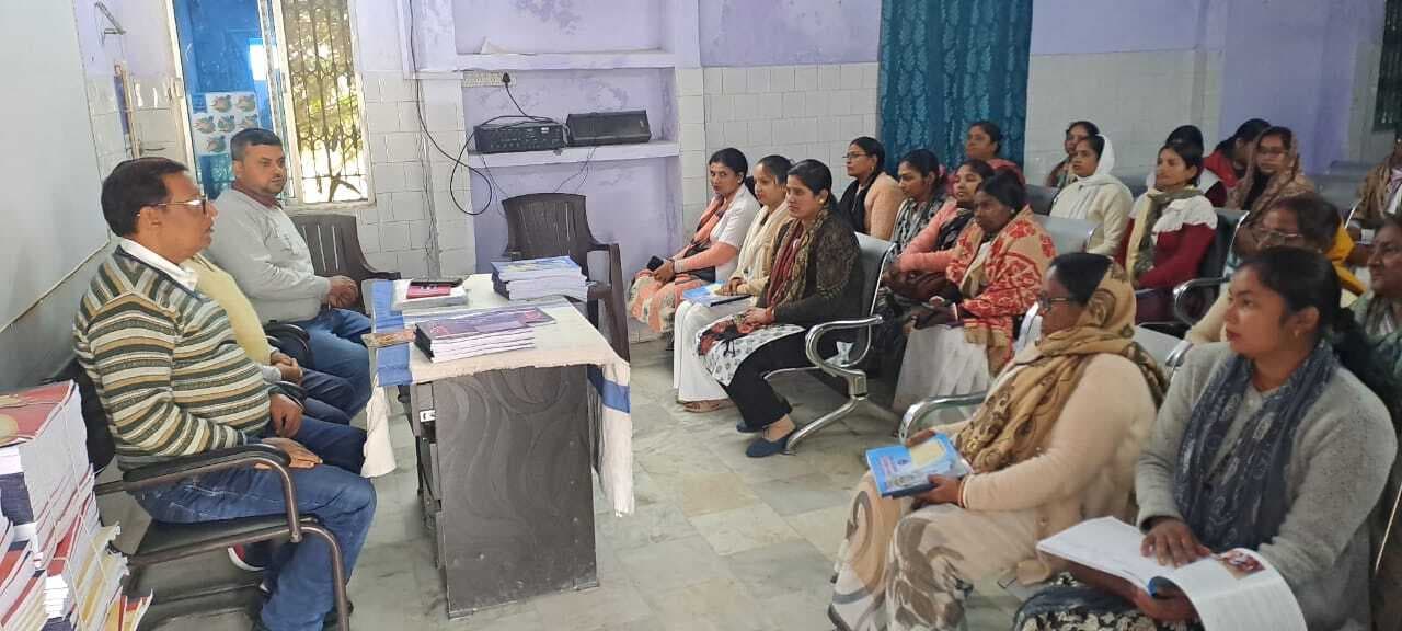 ड्यूटी के दौरान यूनिफॉर्म में रहे एएनएम