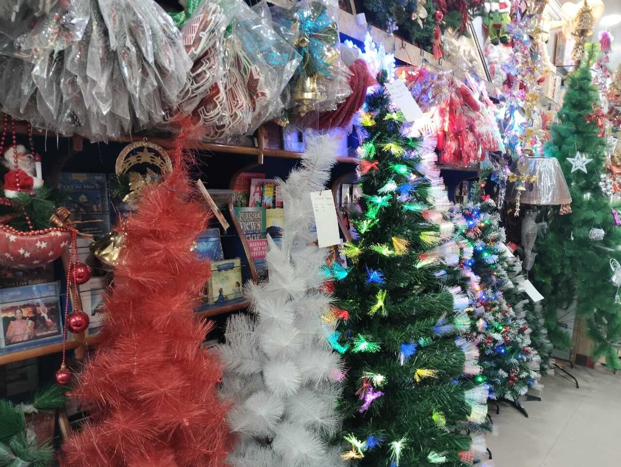 Ranchi News : बाजारों में टिमटिमाई क्रिसमस की रौनक