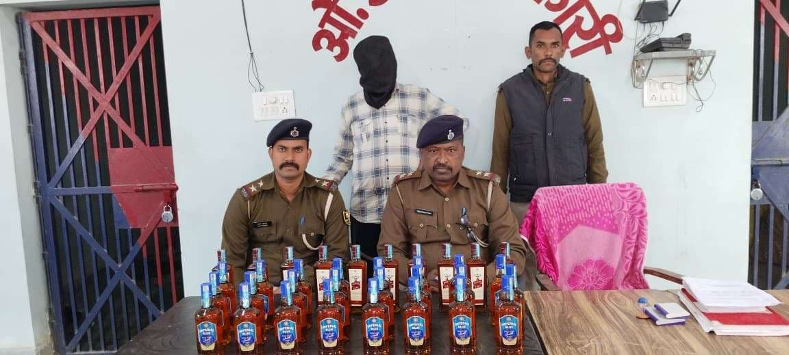 12.750 लीटर शराब के साथ तस्कर गिरफ्तार, बाइक जब्त