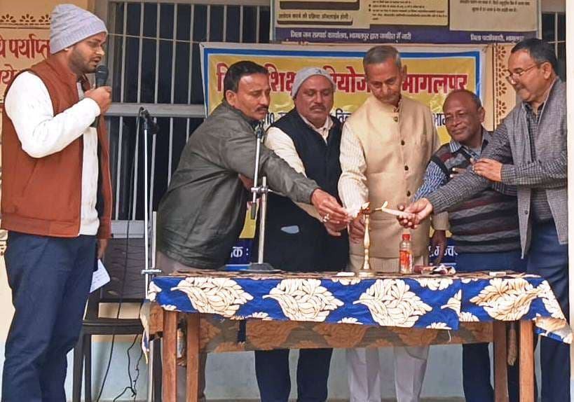 Bhagalpur news संकुल स्तरीय टीएलएम मेला में शिक्षकों ने प्रस्तुत किया आकर्षक टीएलएलएम