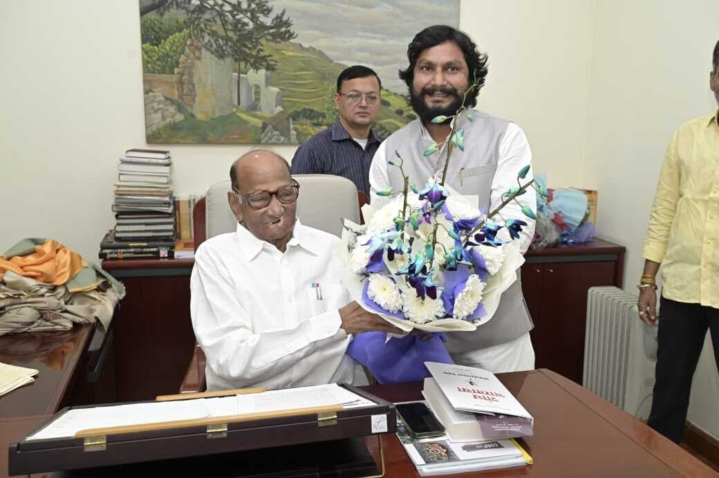 शरद पवार से मिल राहत कादरी ने दी शुभकामना