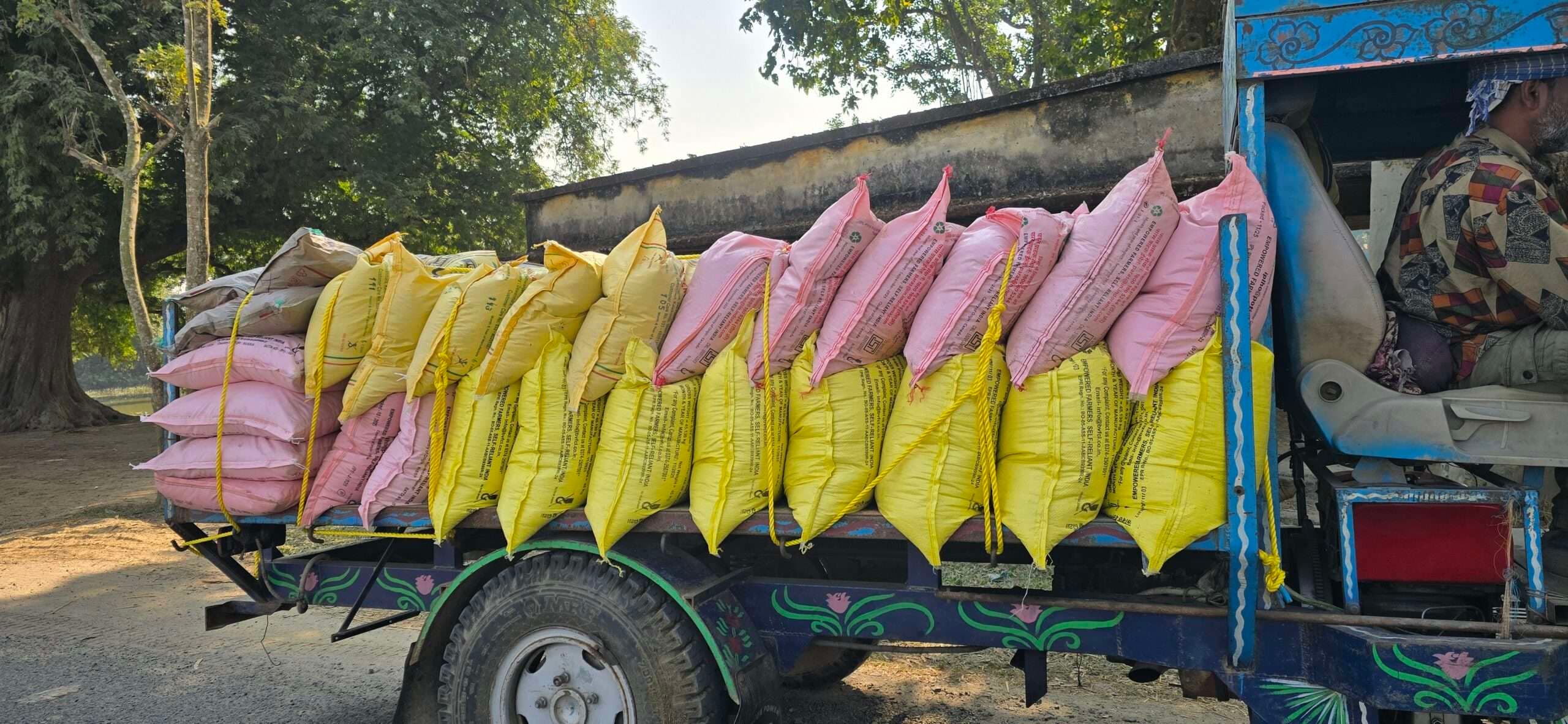 गौरखधंधा, पश्चिम बंगाल से बड़े पैमाने पर रासायनिक उर्वरक पहुंच रहा आजमनगर
