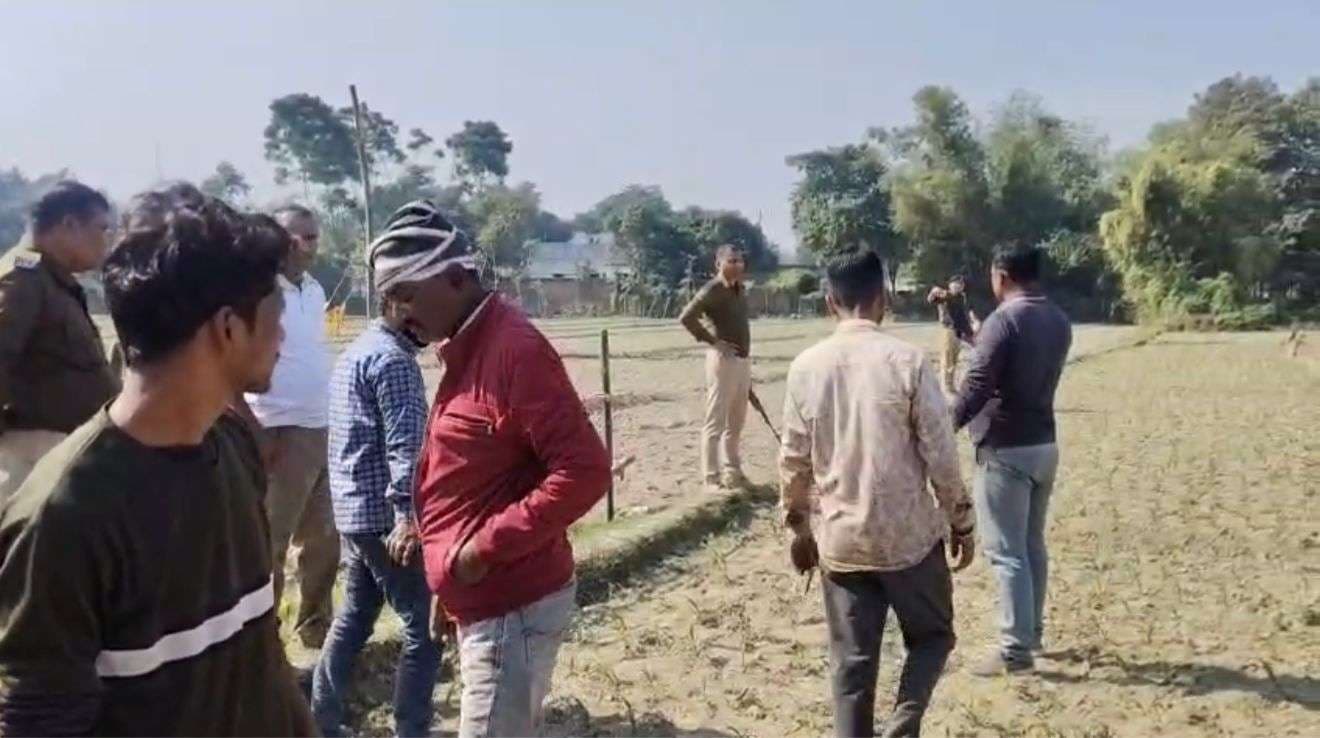 शिव मंदिर की ज़मीन अवैध कब्जा से मुक्त कराने में जुटा प्रशासन