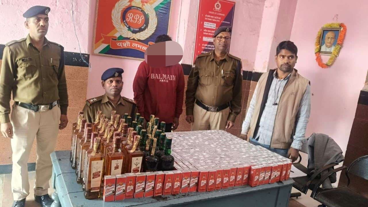 Bhagalpur news आरपीएफ की सतर्कता से 81 लीटर विदेशी शराब बरामद