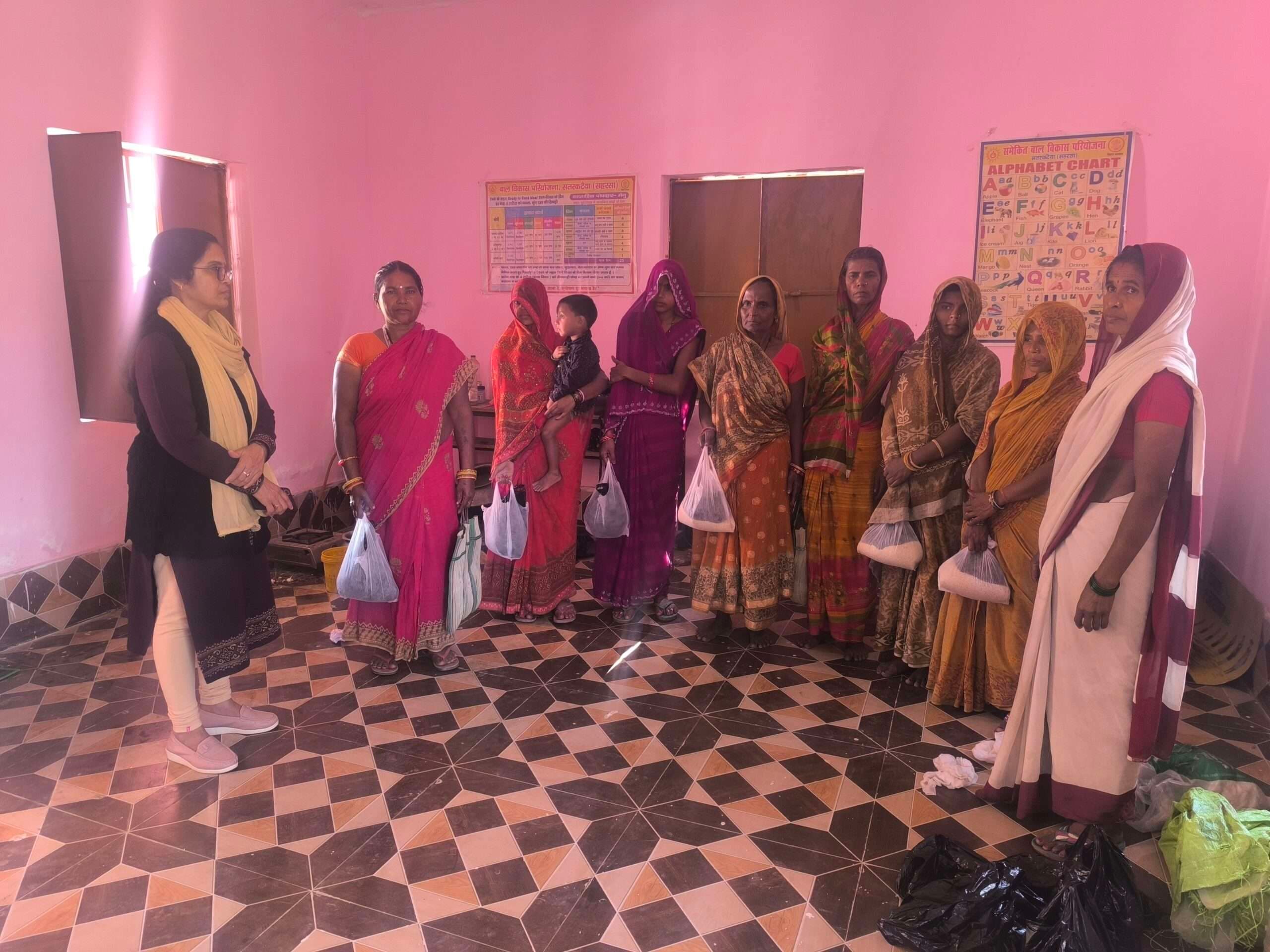 आंगनबाड़ी केंद्र के सभी लाभार्थियों की पोषण ट्रैकर में इंट्री आवश्यक