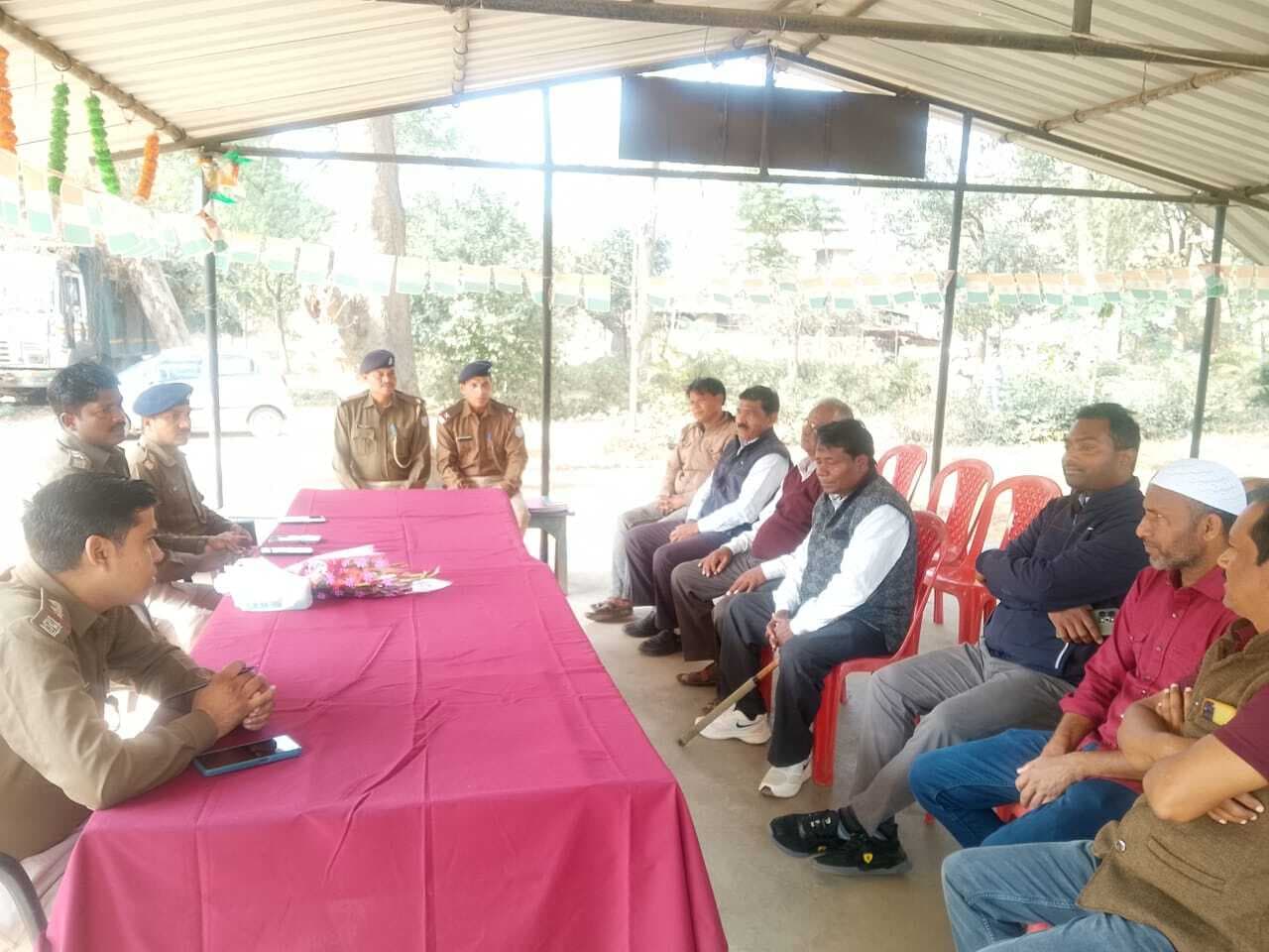 थाना प्रभारी ने शांति समिति के सदस्यों के साथ की बैठक