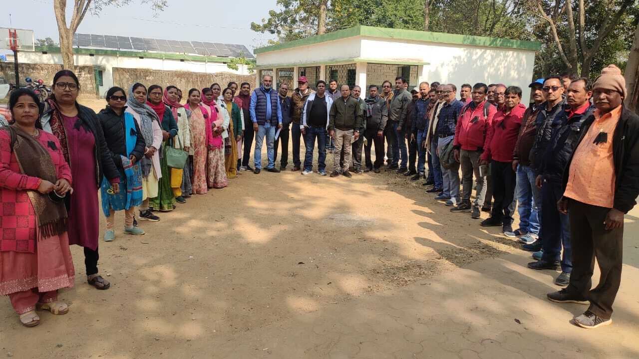 मांगों को लेकर आंदोलन पर उतरे बीआरपी-सीआरपी