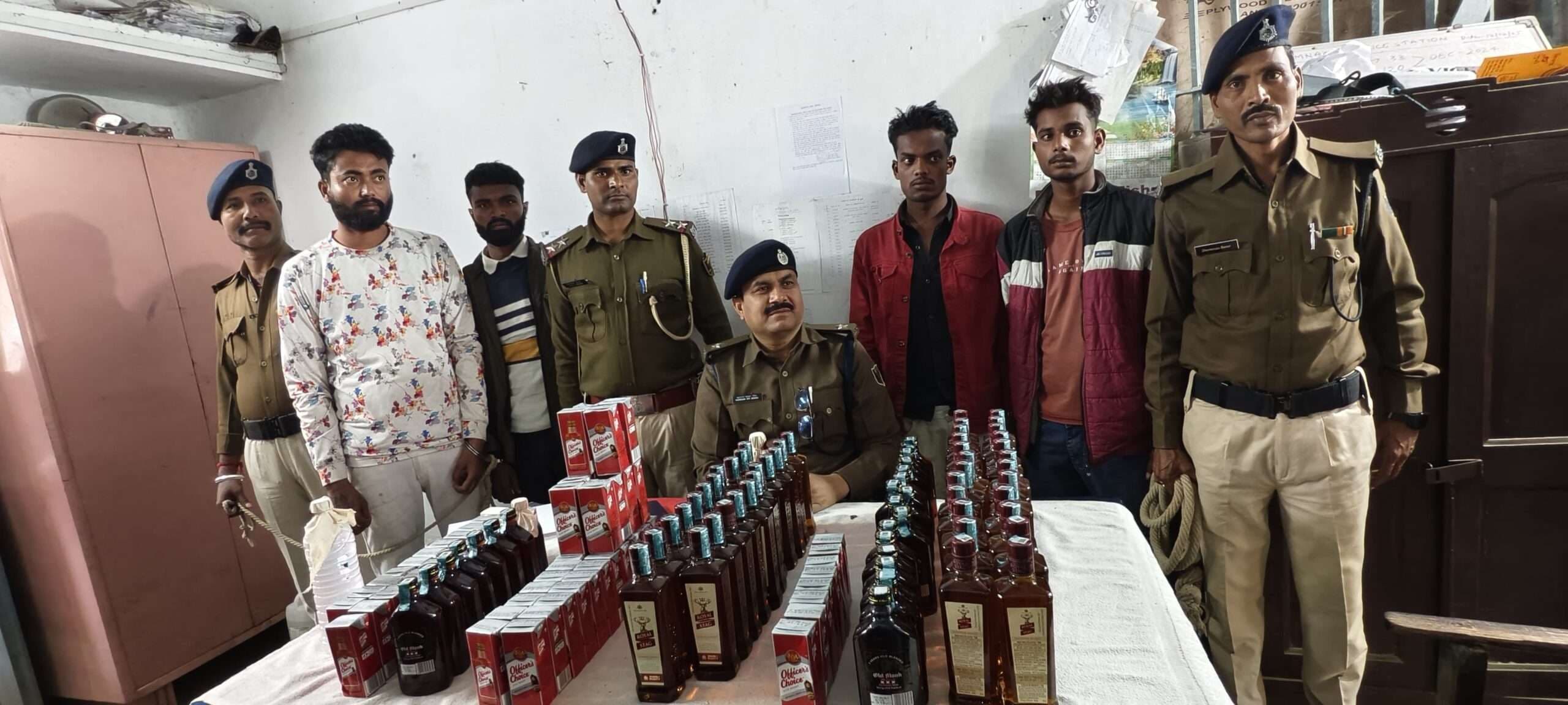 38 लीटर शराब के साथ चार तस्कर गिरफ्तार