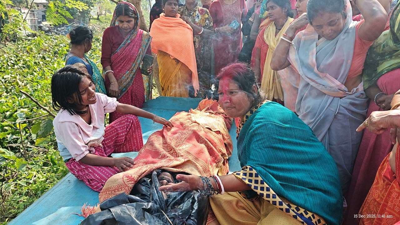 तेज रफ्तार ने ई रिक्शा चालक की ली जान, बाइक चालक नाजुक