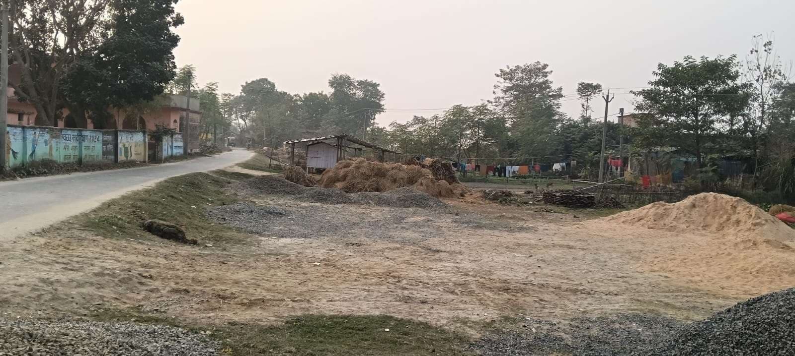 मध्य विद्यालय भौरा के निकट अतिक्रमण, ग्रामीणों ने एसडीओ से लगायी गुहार