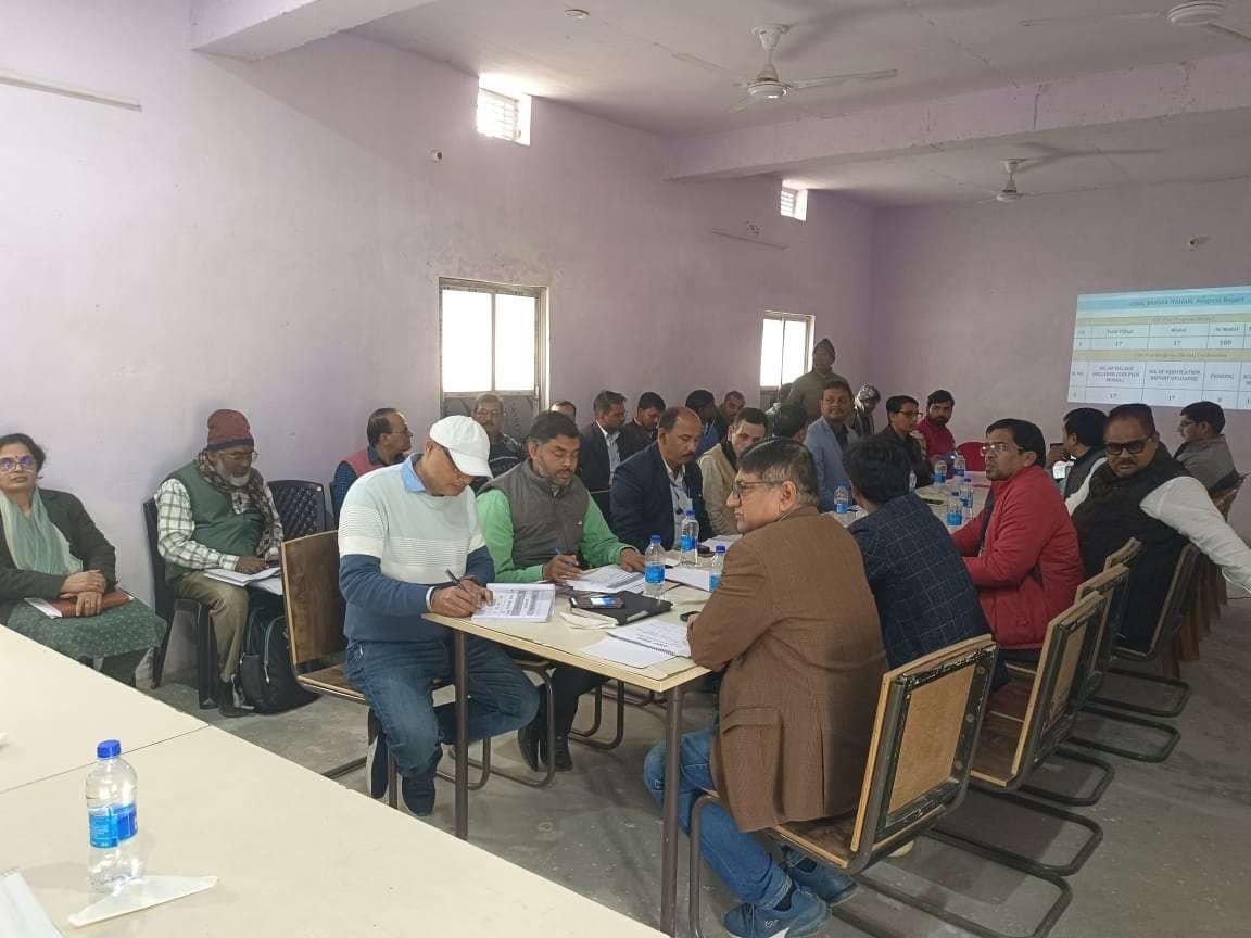 डीएम नहीं आए जांच में, जिलास्तरीय अधिकारियों ने की समीक्षा बैठक, उद्घाटन व निरीक्षण