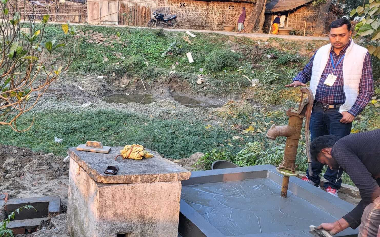 नपं से जगह-जगह सोख्ता निर्माण कराया जा रहा