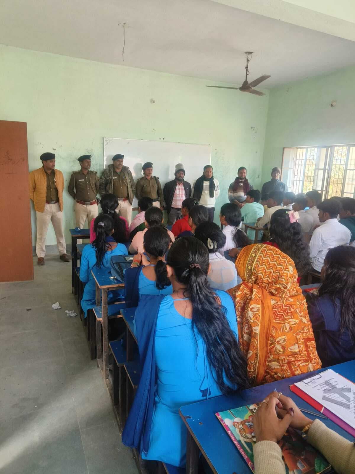 कचना बच्चों को साइबर अपराध के प्रति किया जागरूक