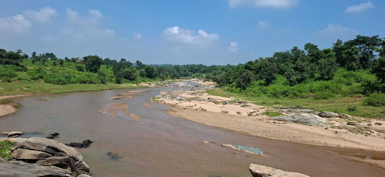 Giridih News : अनोखी प्राकृतिक छटा के बीच देवरी के पिकनिक स्पॉट हुए गुलजार