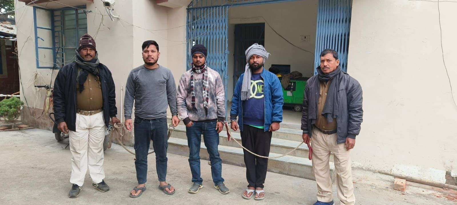 63 पुराने मोबाइल व 366 मदरबोर्ड चोरी मामले में तीन धराये