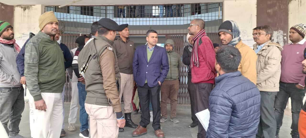 प्रखंड सह अंचल का डीएम ने किया निरीक्षण