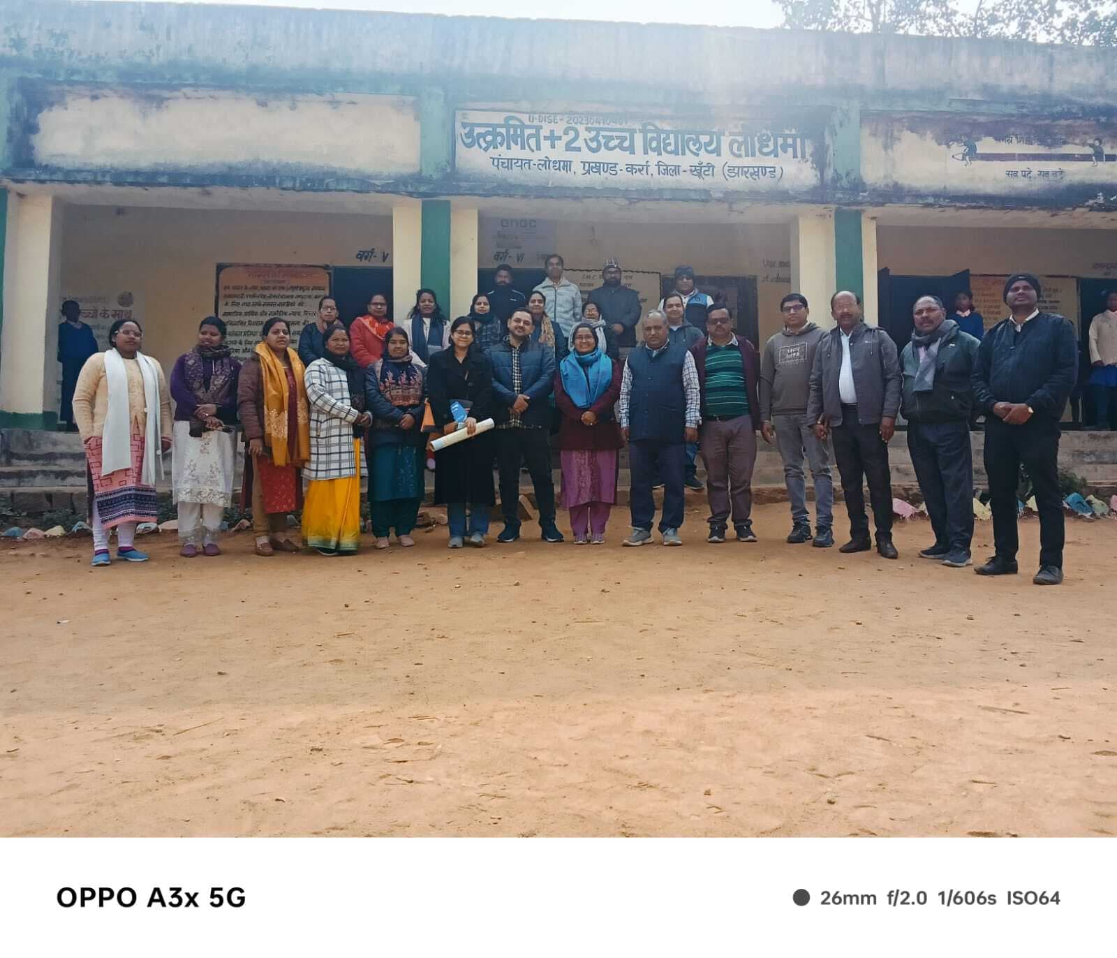 केंद्रीय टीम ने कर्रा के स्कूलों का निरीक्षण किया