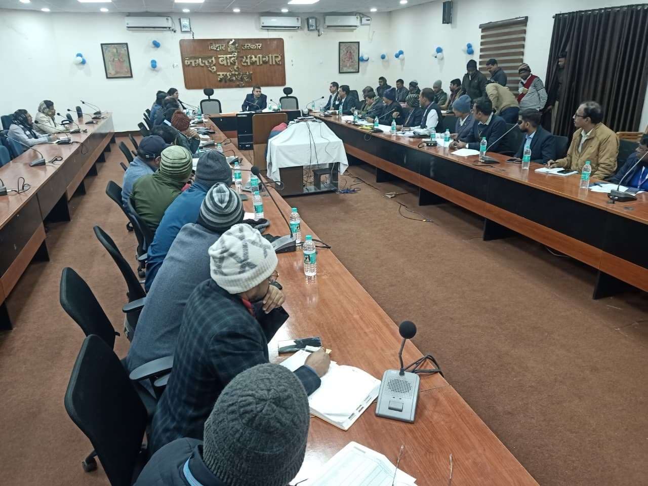 एक सप्ताह में योजनाओं की प्रगति रिपोर्ट करें जमा- डीएम