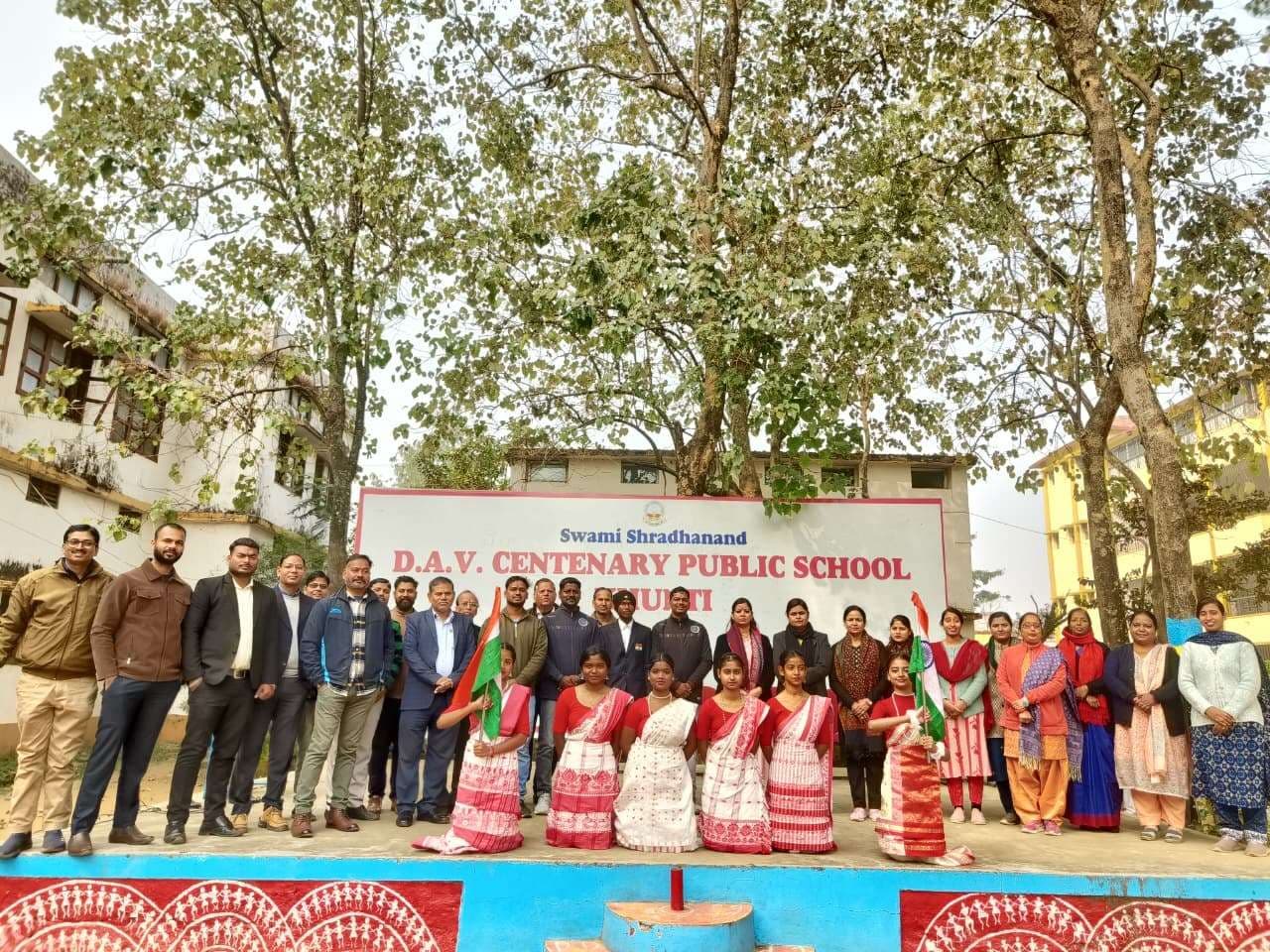 झोंगो पाहन को डीएवी स्कूल में किया गया सम्मानित