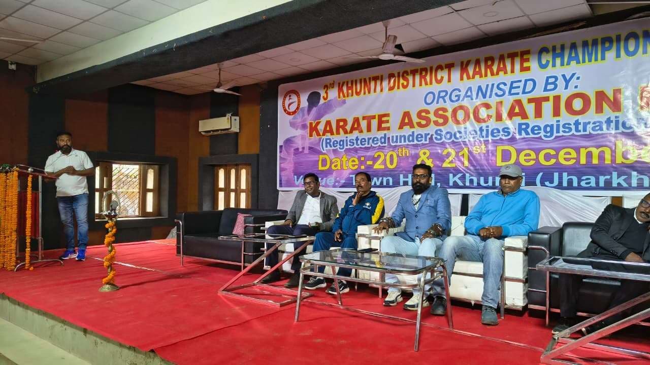 ::::::: विजेता कराटेकारों को मिला मेडल