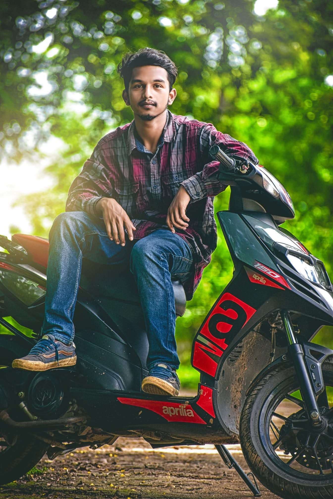 अलग-अलग दो सड़क दुर्घटना में दो युवक की मौत