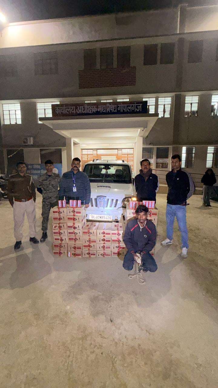 स्कॉर्पियो से 355 लीटर शराब बरामद, एक तस्कर धराया