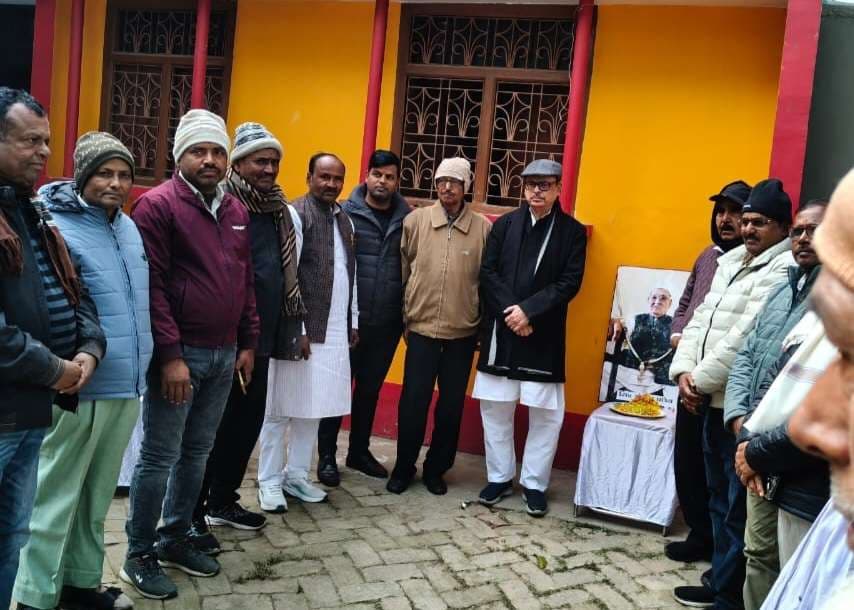 सांसद पहुंचे मनिहारी के कांटाकोश, श्रद्धांजलि सभा में हुए शामिल