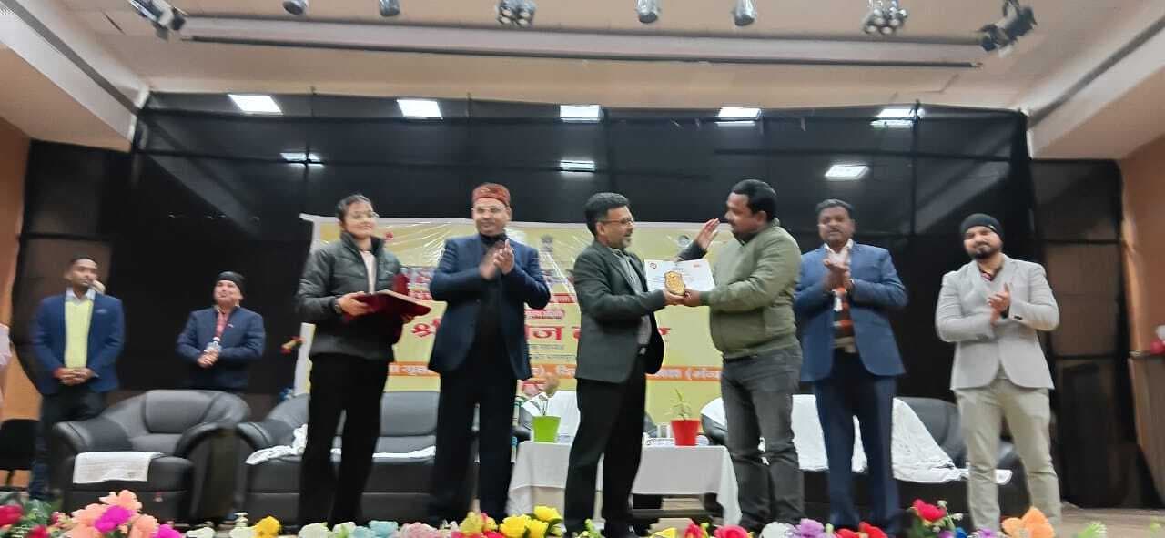 विशेष उपलब्धि प्राप्त करने वाले डाक कर्मियों को किया गया सम्मानित