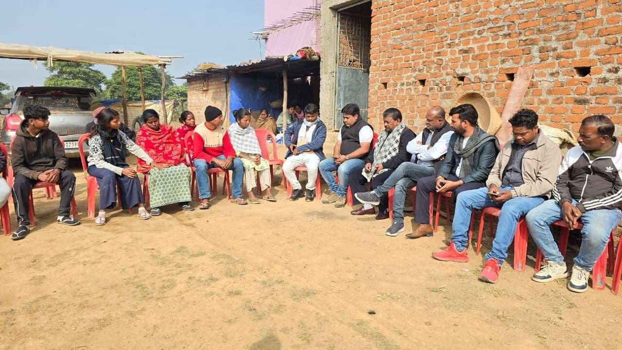 कांग्रेस नेता के परिजनों से मिले प्रदेश कांग्रेस के सह प्रभारी