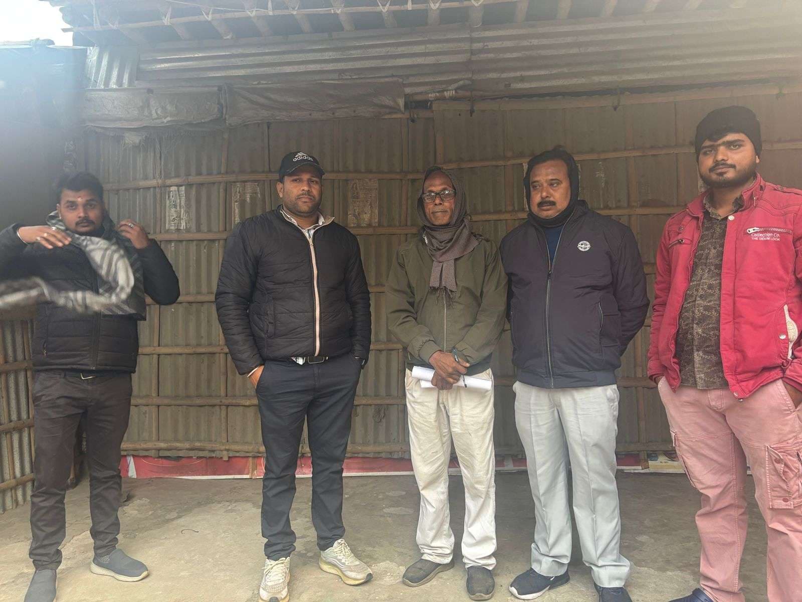 बकाया नहीं चुकाने पर 13 दुकानदारों पर की गयी कार्रवाई, एक दुकान सील