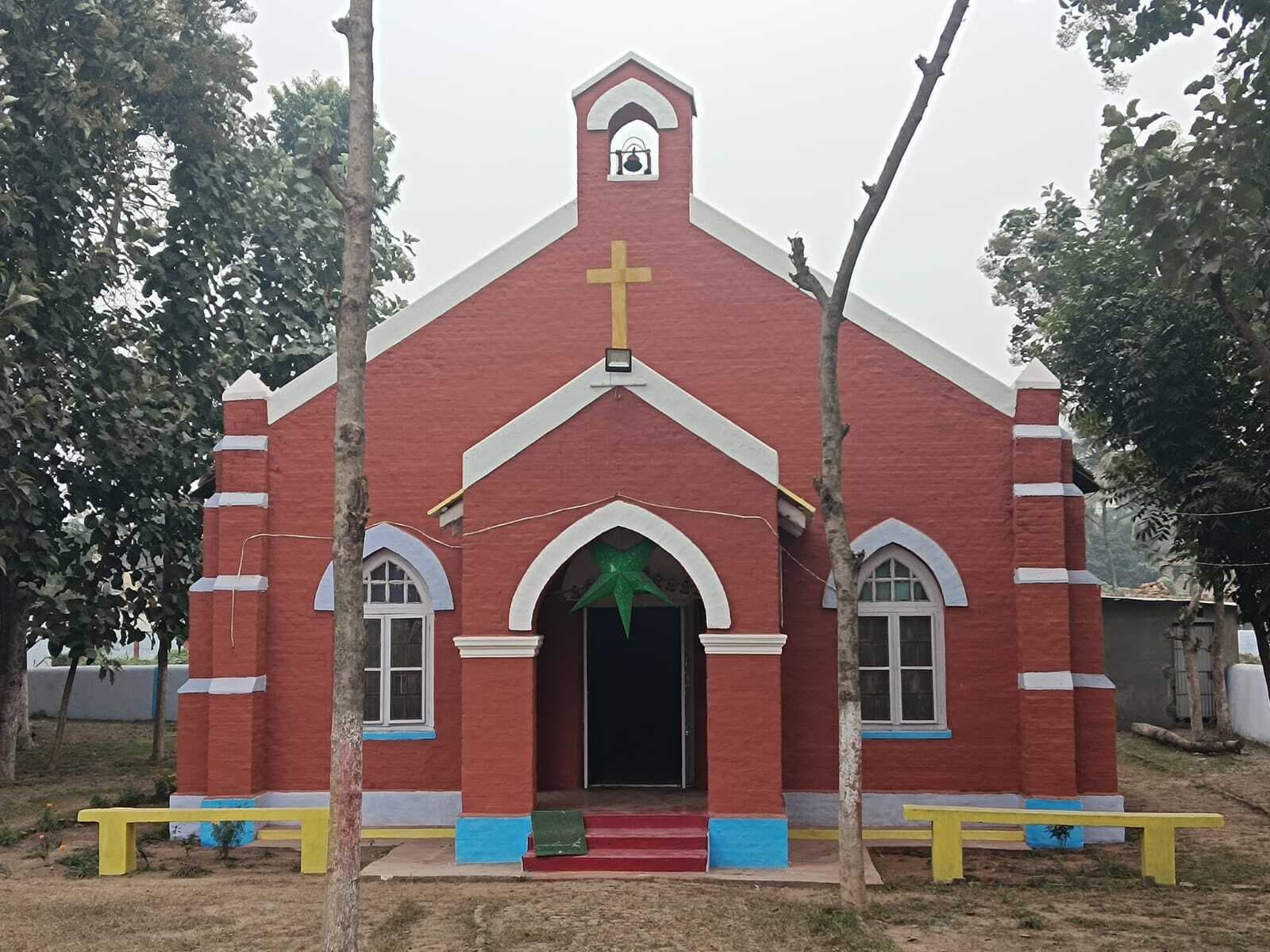 क्रिसमस को लेकर सज गये चर्च, लोगों में उत्साह का माहौल