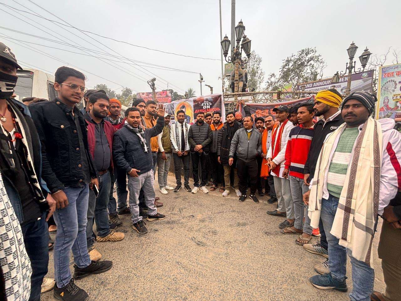 बांग्लादेश में हो रहे हिंदुओं पर अत्याचार को लेकर निकाला आक्रोश मार्च