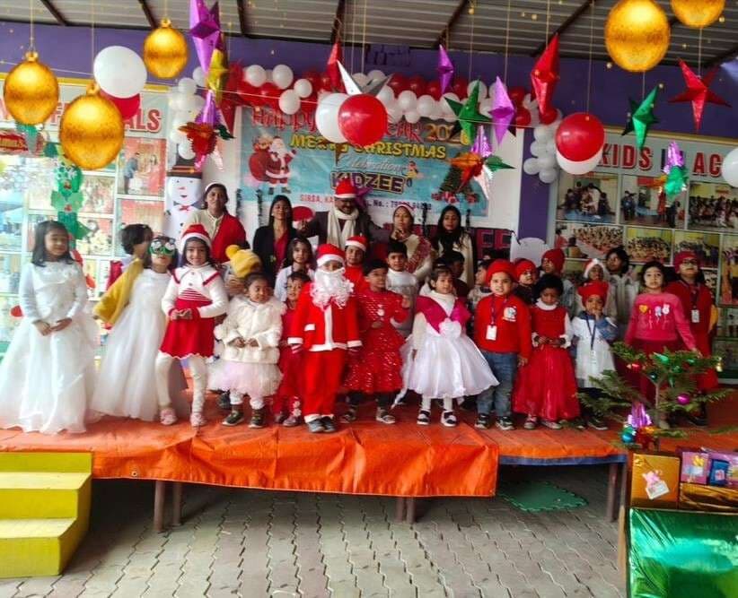 गीत व खेल के माध्यम से बच्चों को क्रिसमस के महत्वों से कराया अवगत