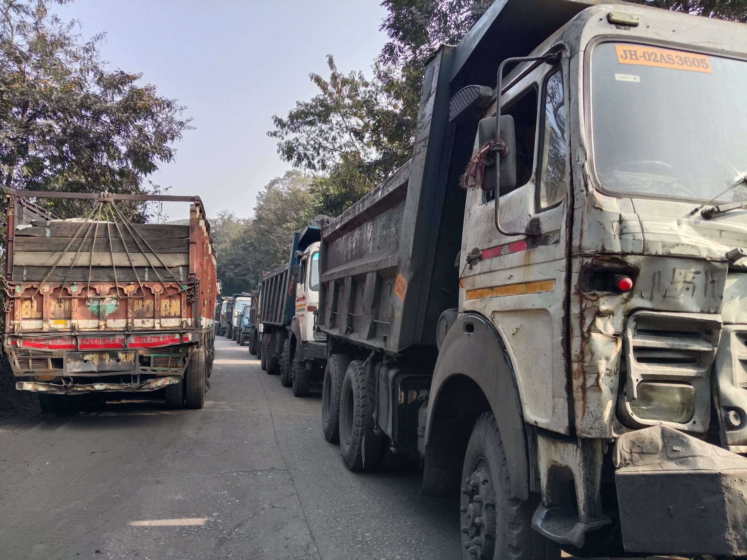 Bokaro News : रोड सेल की ट्रकों से जाम लगने से लोग परेशान