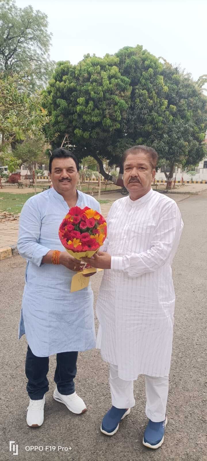 आरबीएचएम जूट मिल चालू कराने को उद्योग मंत्री को सौंपा ज्ञापन