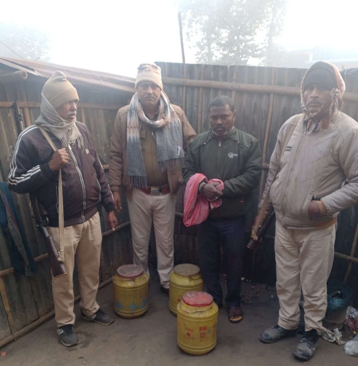 45 लीटर चुलाई शराब के साथ तस्कर गिरफ्तार