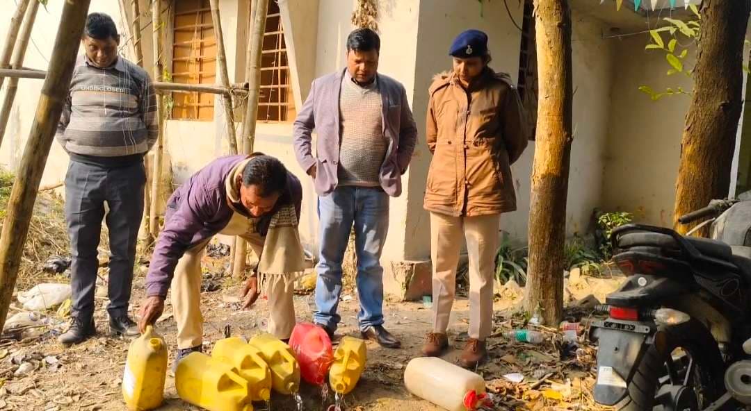 35 लीटर देसी शराब किया गया नष्ट