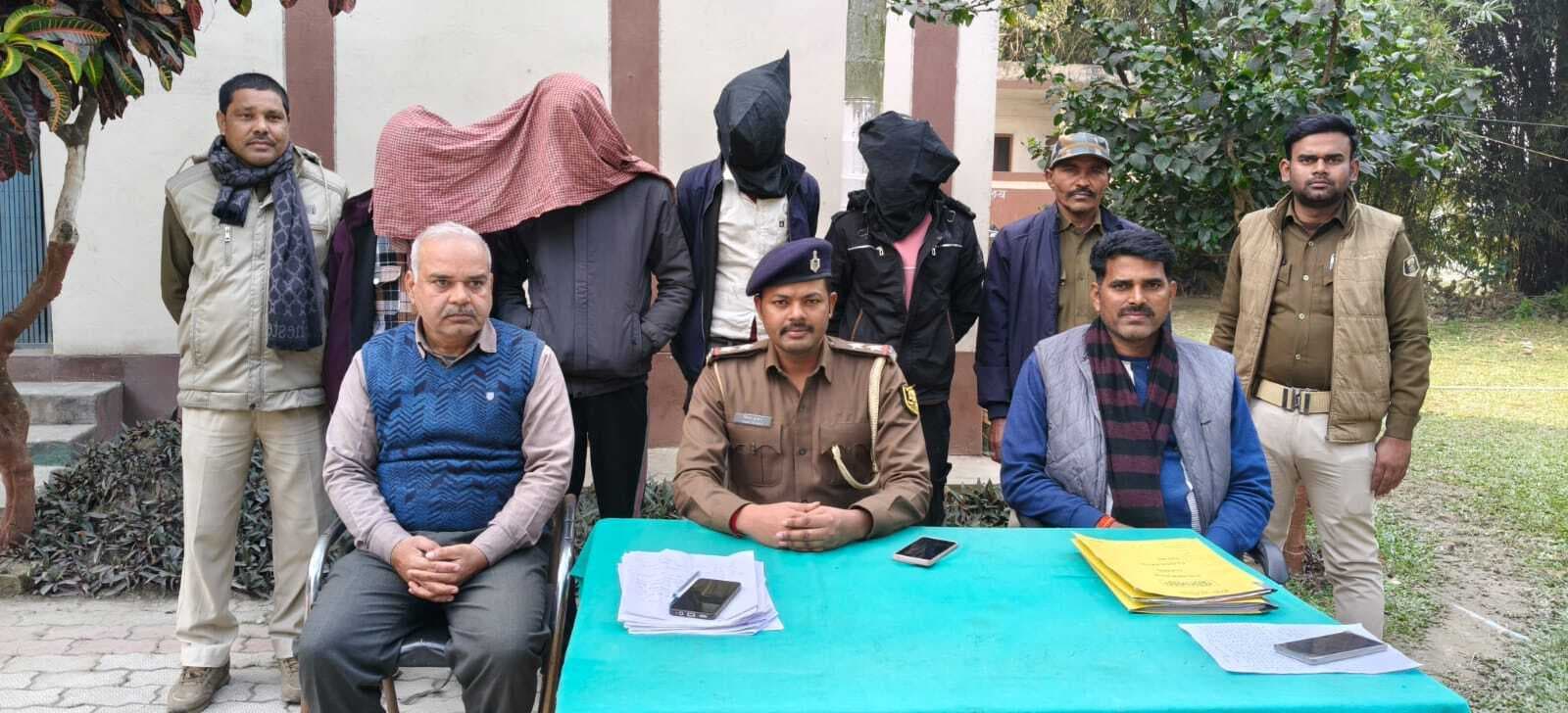 ई रिक्शा चोरी का पुलिस ने किया उद्वेदन, चार आरोपित गिरफ्तार