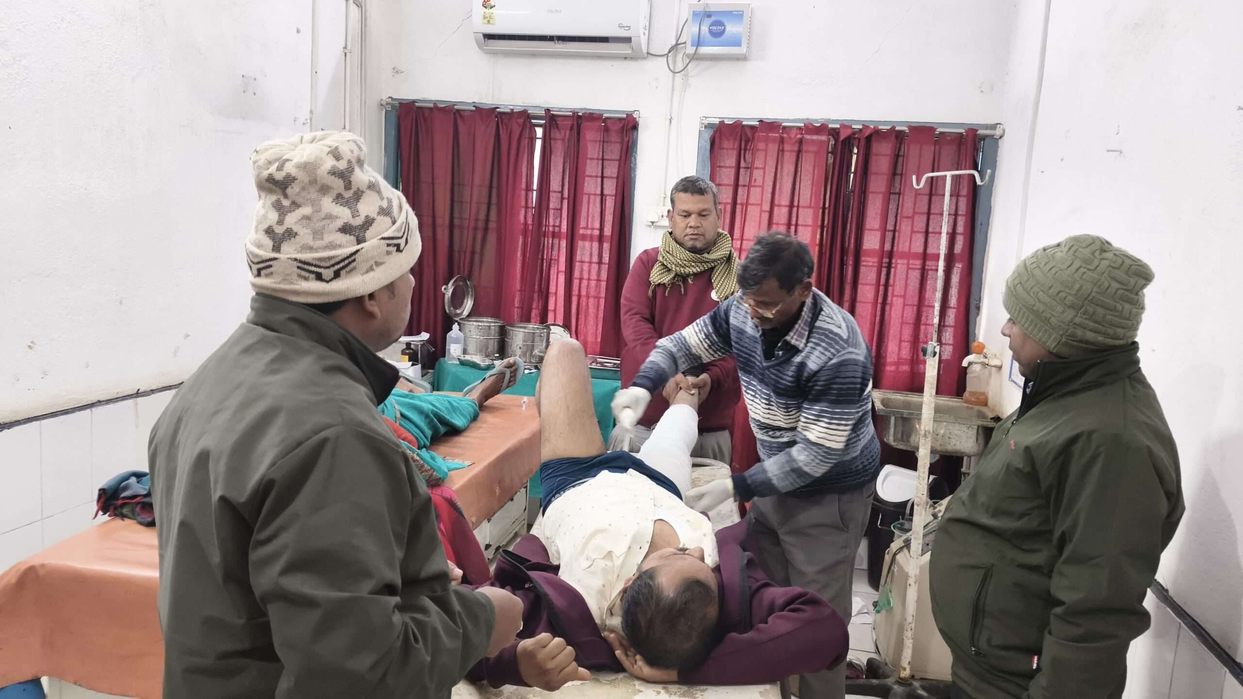 ऑटो व बाइक के बीच टक्कर, चार लोग गंभीर रूप से घायल