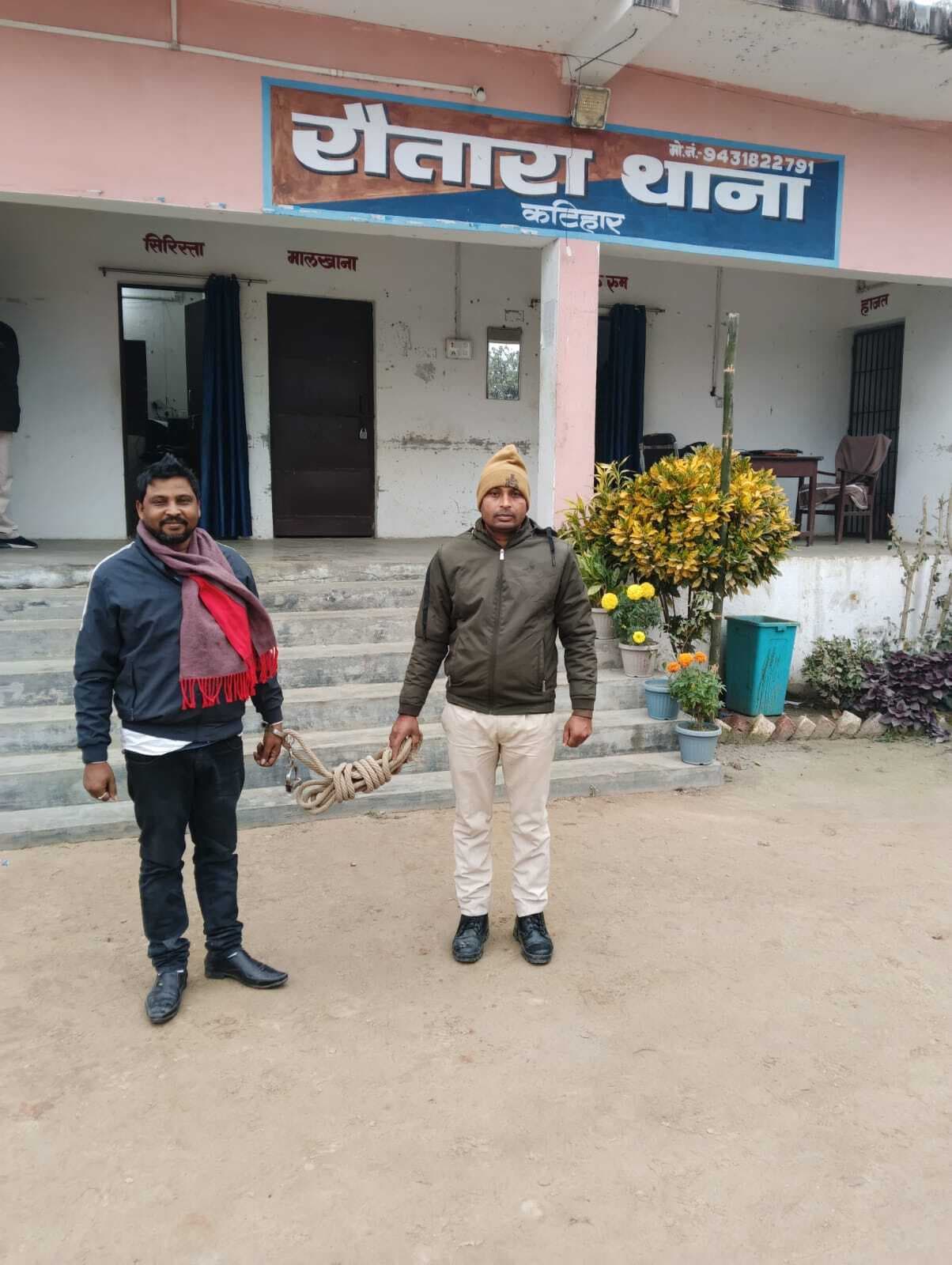 फरार अभियुक्त को गिरफ्तार कर न्यायिक हिरासत में भेजा