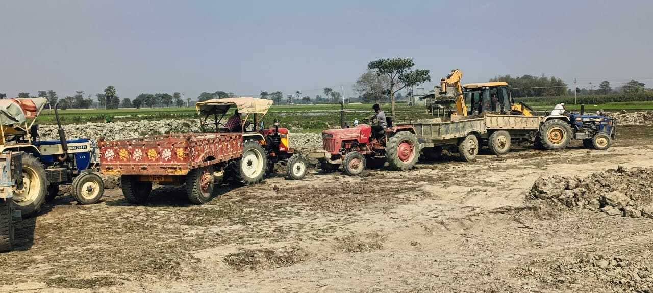 पश्चिम बंगाल के माफिया ने किया खनन, बिहार सरकार को लगाया चूना