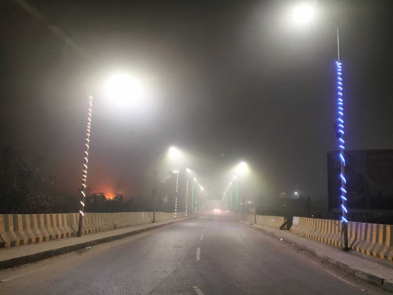 कोहरे से ढ़का रहा पूरा दिन, सूर्यदेव के नहीं हुए दर्शन, घरों में दुबके रहे लोग