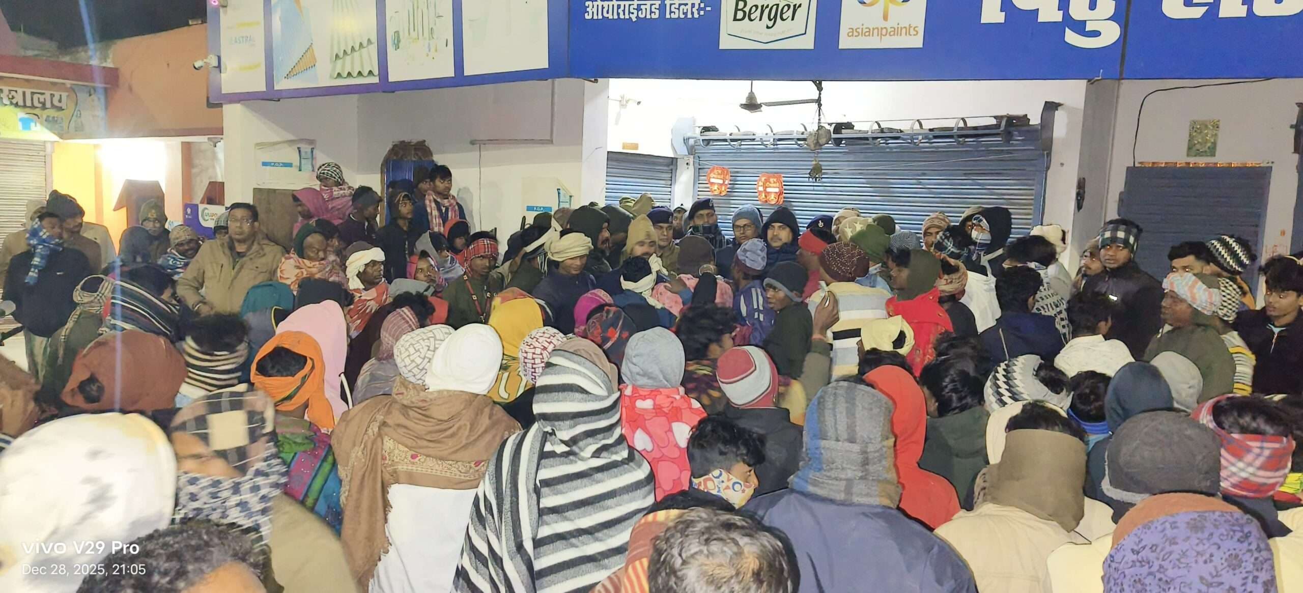 मनिहारी के मनोहरपुर में ट्रक की चपेट में आने से पति की मौत, पत्नी गंभीर