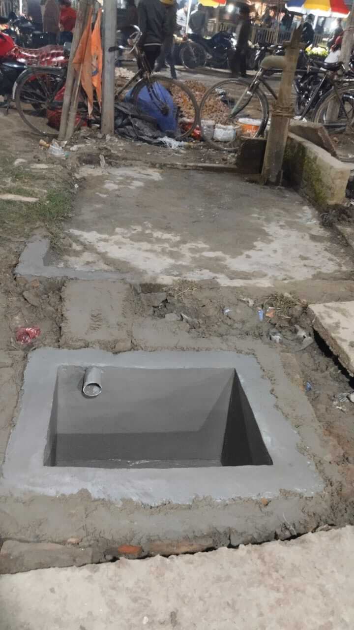 कोढ़ा नगर पंचायत में सोख्ता बनाने के नाम पर लूट