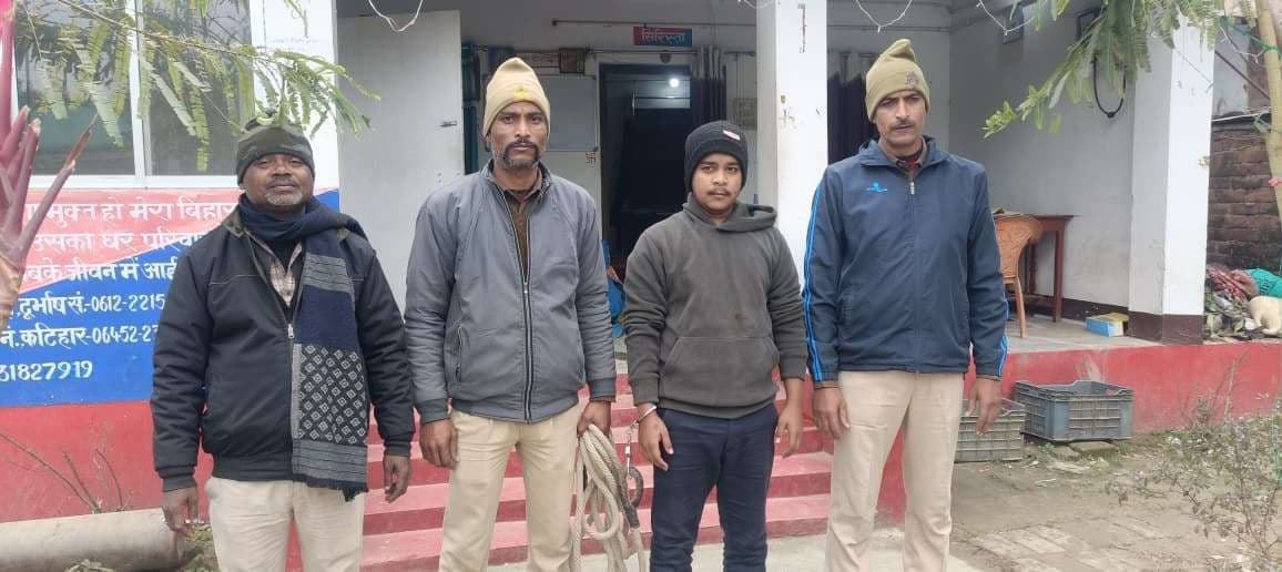 पॉक्सो एक्ट के आरोपित सहित तीन हिरासत में