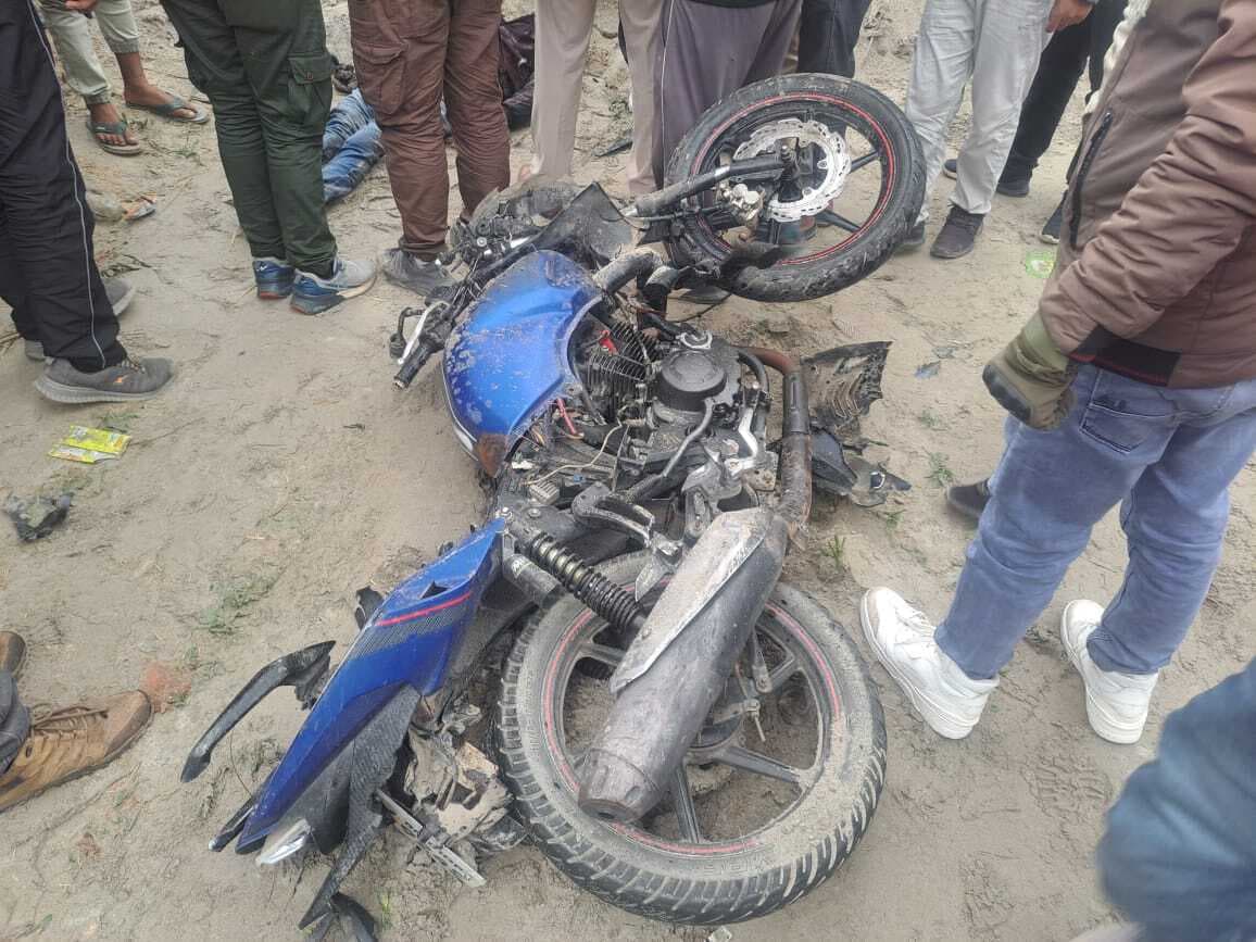 बाइक व स्कार्पिओ की टक्कर में बाइक सवार की मौत, चार जख्मी