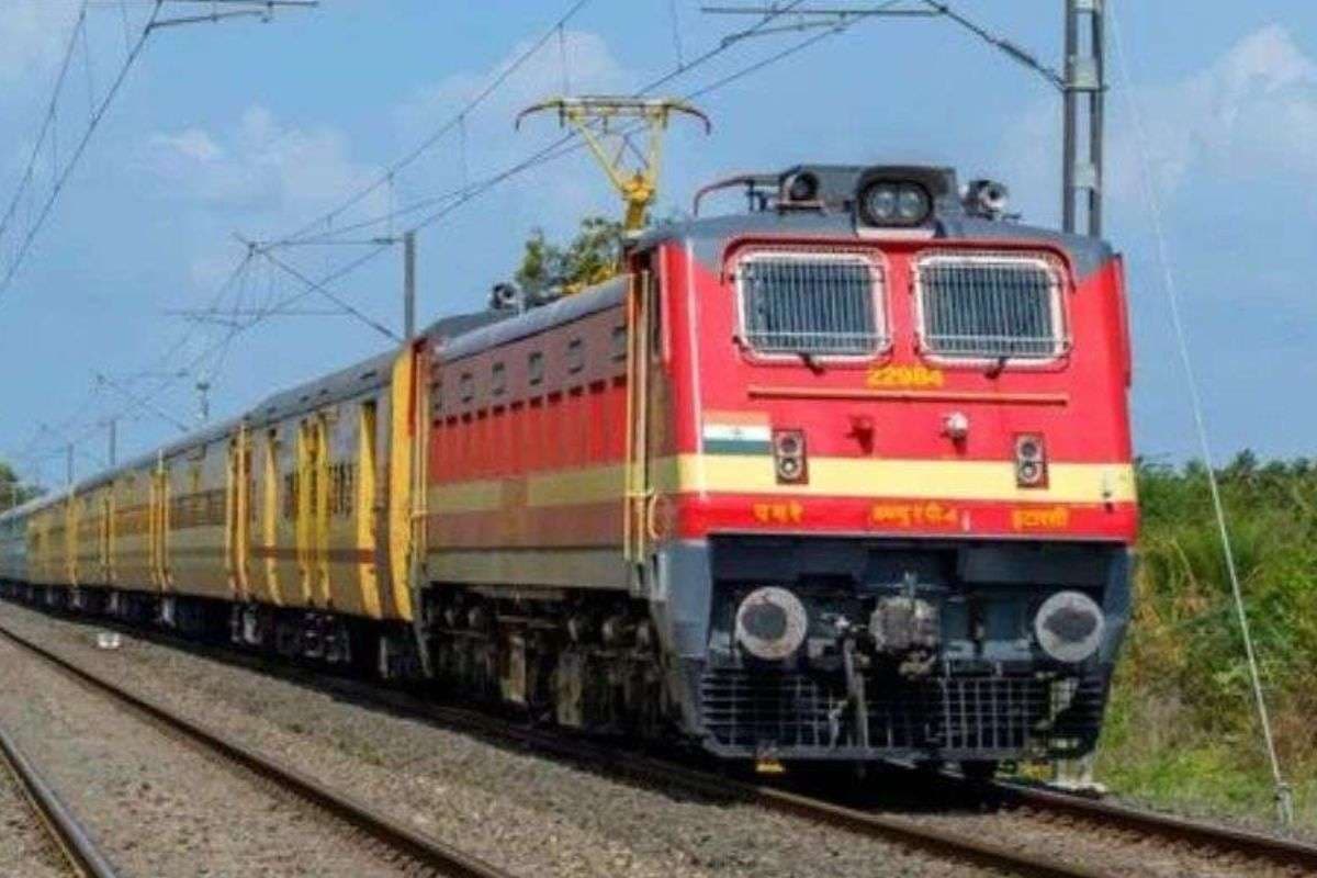 Bihar Train News: पटना से कोलकाता और दिल्ली जाने पर अब इतना देना पड़ेगा ट्रेन का किराया, इन स्टेशनों पर लागू होगी नई व्यवस्था