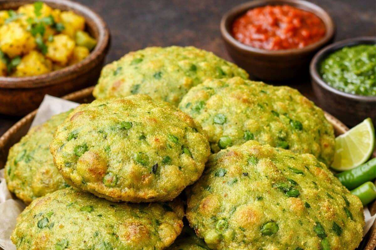 Chawal-Matar Ki Puri: घरवाले करते हैं टेस्टी नाश्ते की फरमाइश, ठंडी सुबह में बनाएं गरमा-गरम चावल-मटर की पूरी